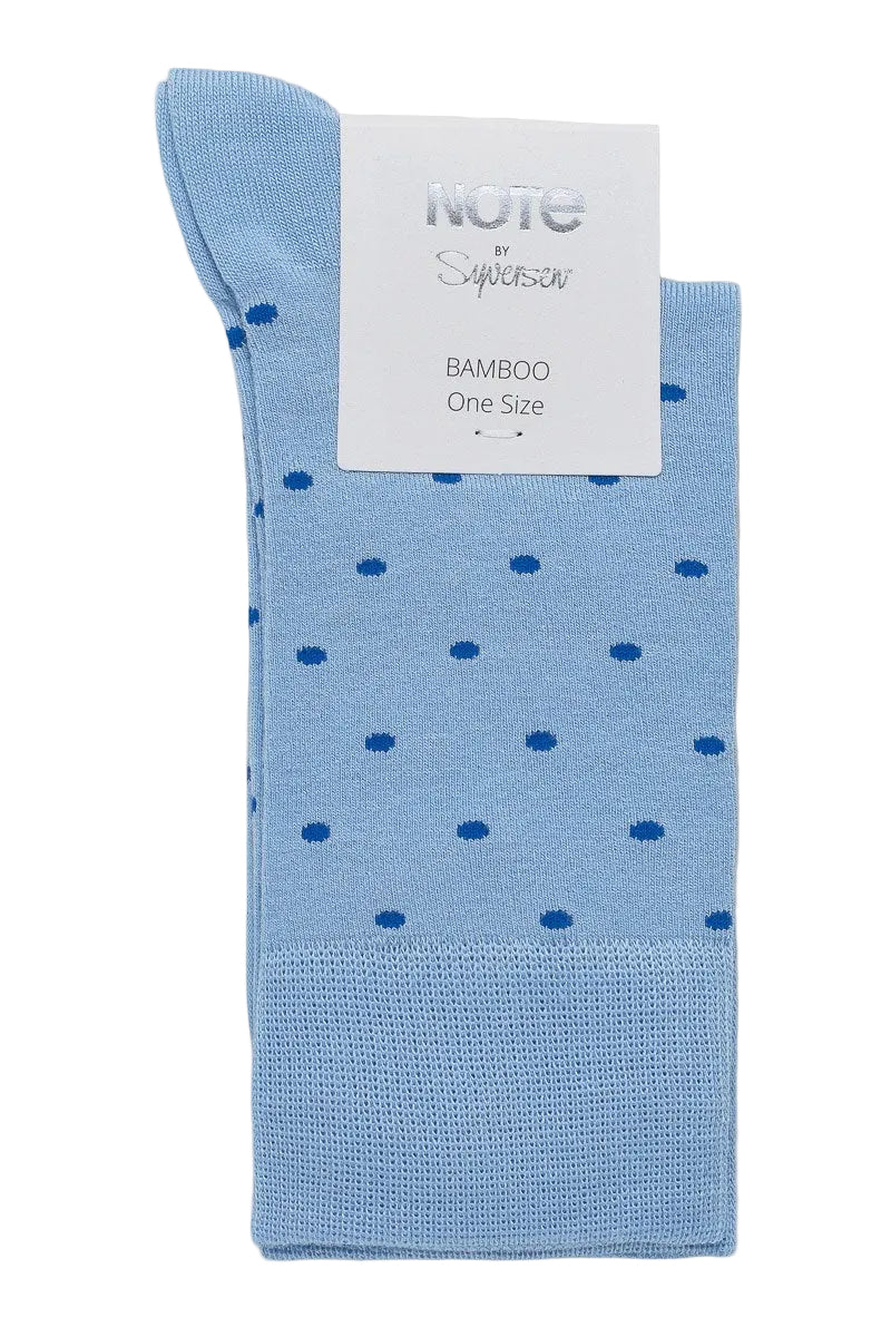 Note Bamboo Dots strømper i lyseblå og blå – detalje af design