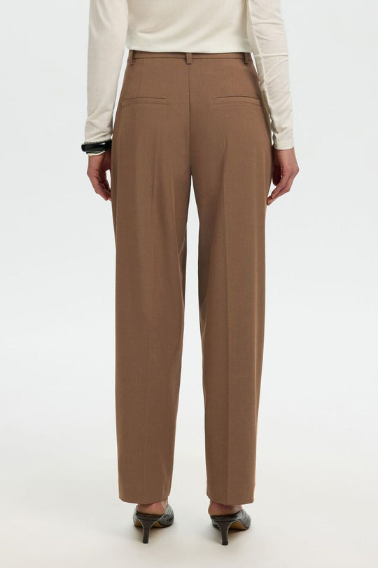 Selected Femme Signe barrel-bukser i toffee 