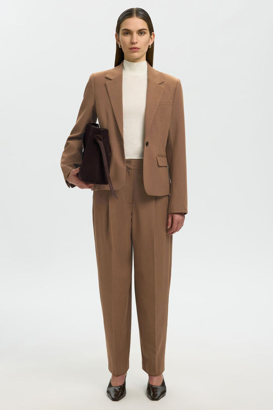 Selected Femme Signe barrel-bukser i toffee 