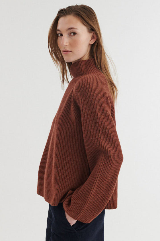 Basic Apparel Cady Raglan Sweater tortoise shell – detalje af pasform