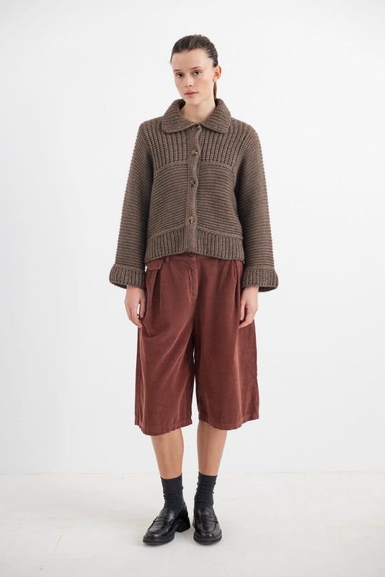 Project AJ117 Omega cardigan i soil
