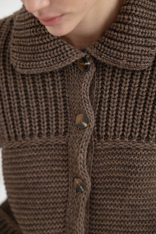 Project AJ117 Omega cardigan i soil