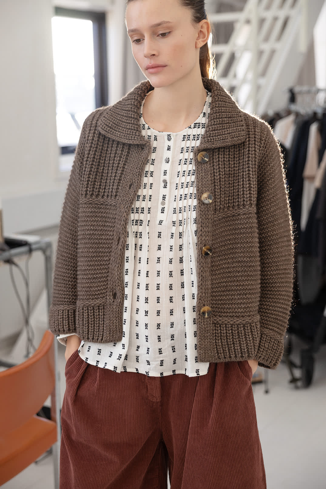 Project AJ117 Omega cardigan i soil