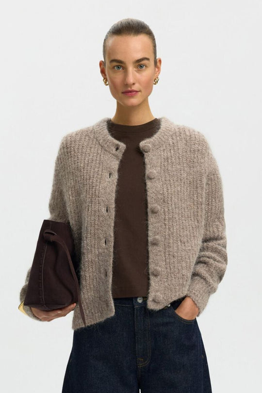 Selected Femme Gabriella cardigan i steel grey – styling og silhuet