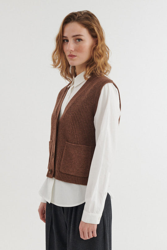 Basic Apparel Liz Vest fondue fudge – detalje af pasform