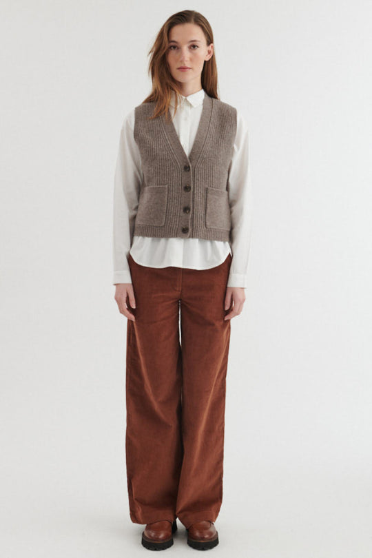 Basic Apparel Liz vest i portobella – strikdetalje
