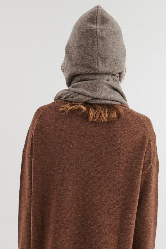 Basic Apparel Liz hue og tørklæde i portobella – detalje af pasform