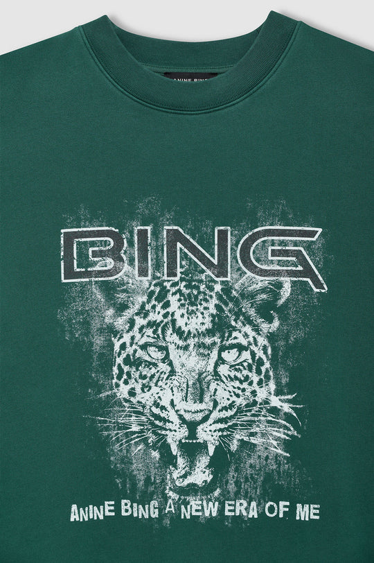 Bagsiden af Miles Leo Muse sweatshirt i deep emerald