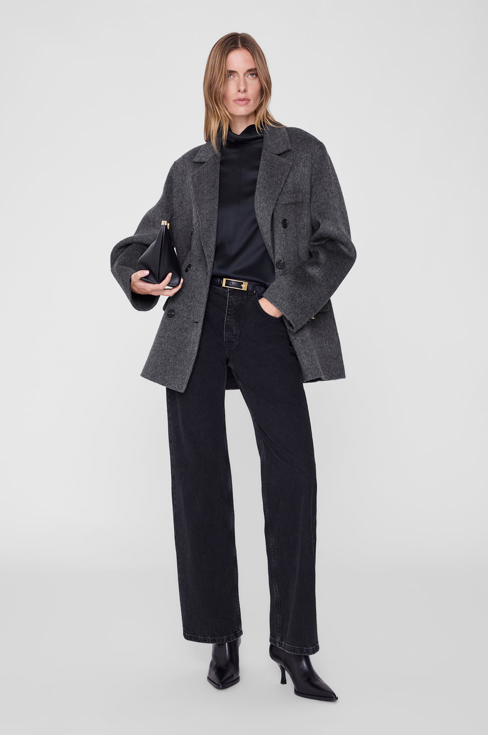 ANINE BING Sali Coat i mørkegrå set forfra på model
