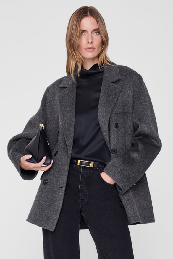 ANINE BING Sali Coat i mørkegrå set forfra på model