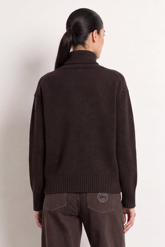 Leveté Room LR-Perle 3 mørkebrun pullover set bagfra på model