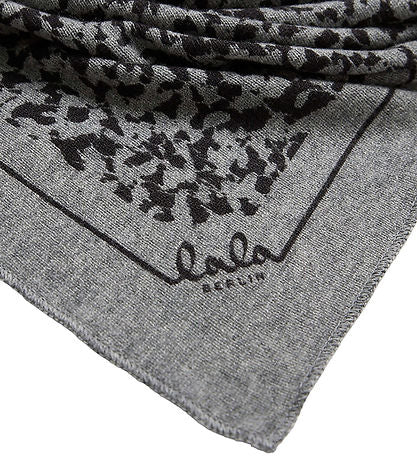 Detalje af Triangle Swoosh M i city
