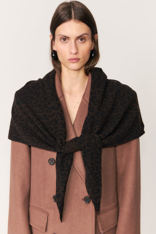 Lala Berlin Triangle Leo M tørklæde i styling