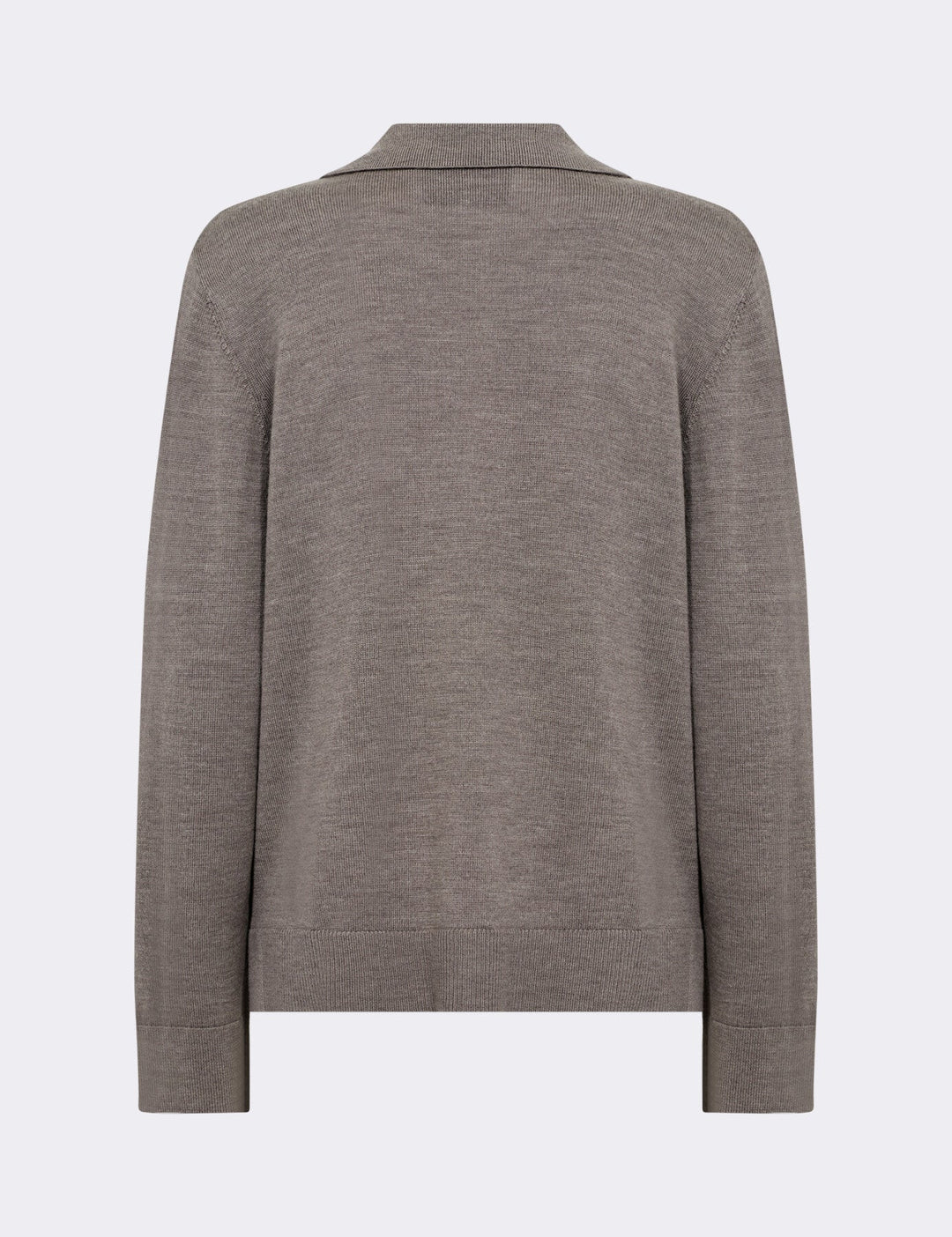 Levete Room LR-Ismaila 9 Pullover i merinould med klassisk krave, V-hals og ribbede manchetter.