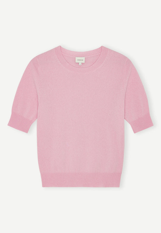 Herskind Therese Knit Blouse i Bubblegum – kortærmet cashmerebluse med rund hals og taljelængde.
