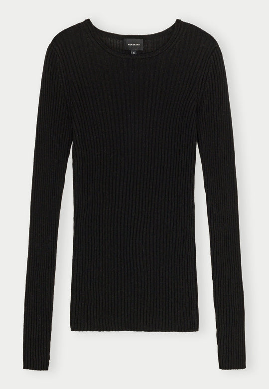 Camb Knit Blouse black. Rundhalset bluse i 100% mulesingfri merinould med tætsiddende pasform – blød, varm og elegant. 
