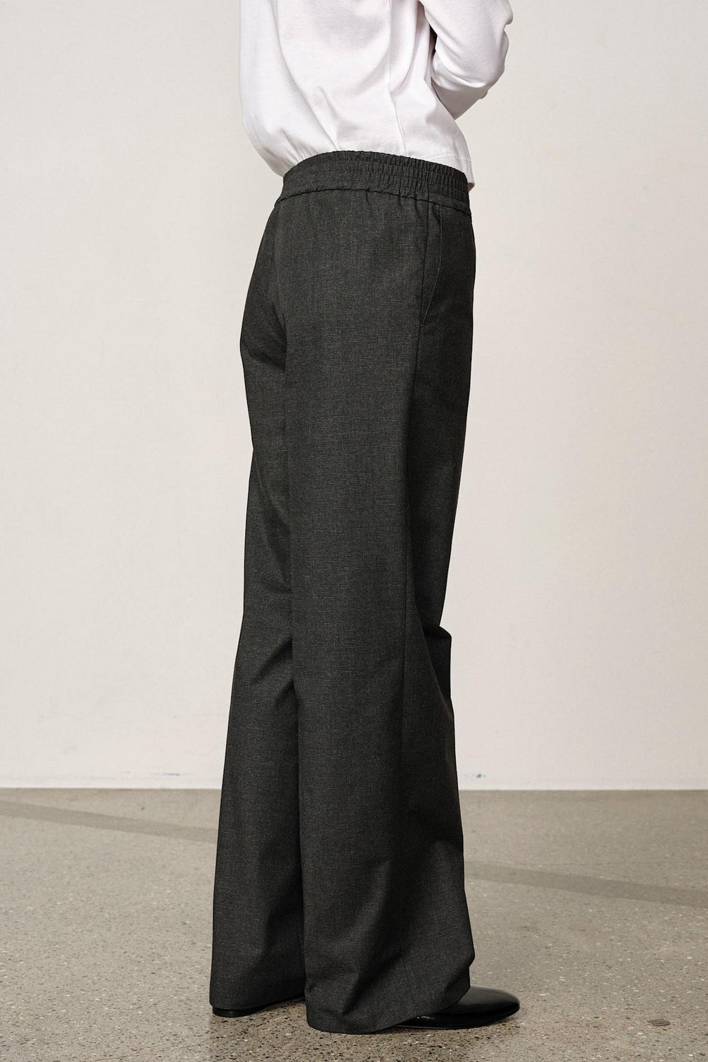 Herskind Pinky Midt Waist Pants – checks grey bukser med midt talje og struktur.
