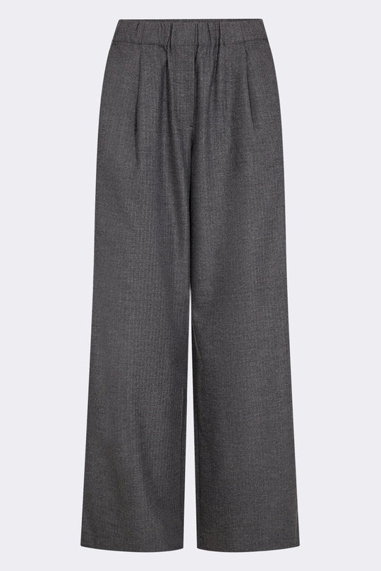 Levete Room LR-Norda 1 pants i mørkegrå med vidde i benene, elastik i taljen og lægdetaljer.

