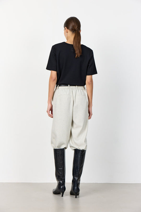 Leveté Room Paloma 2 T-shirt – klassisk T-shirt med V-hals og korte ærmer.