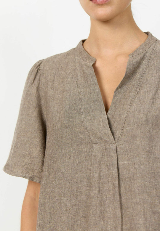 Leveté Room Naja 32 bluse - falcon – let bluse med V-hals, korte ærmer og løs pasform.