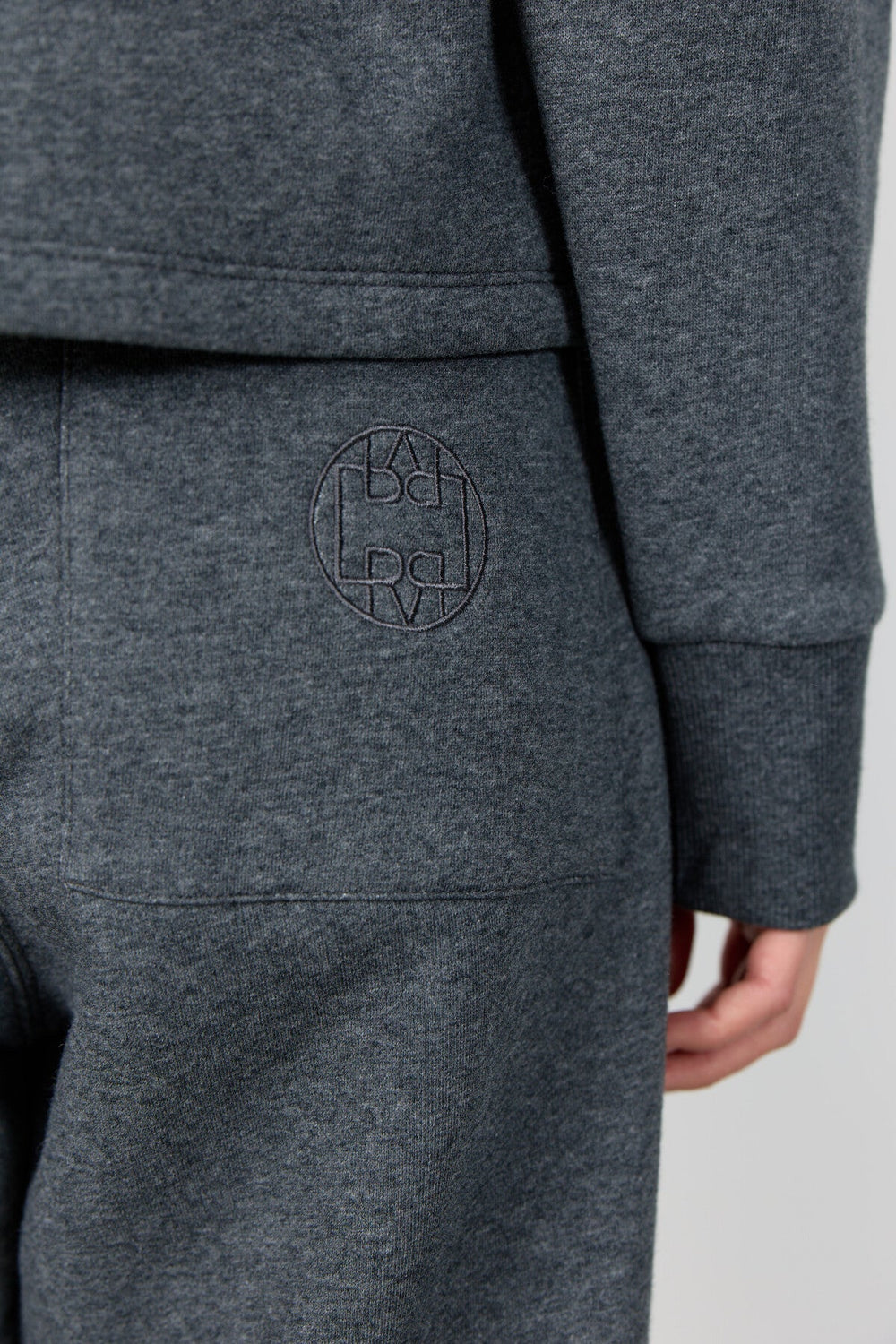 Leveté Room Nuka 15 bukser i dark grey – sweatpants med elastisk talje og lige ben.
