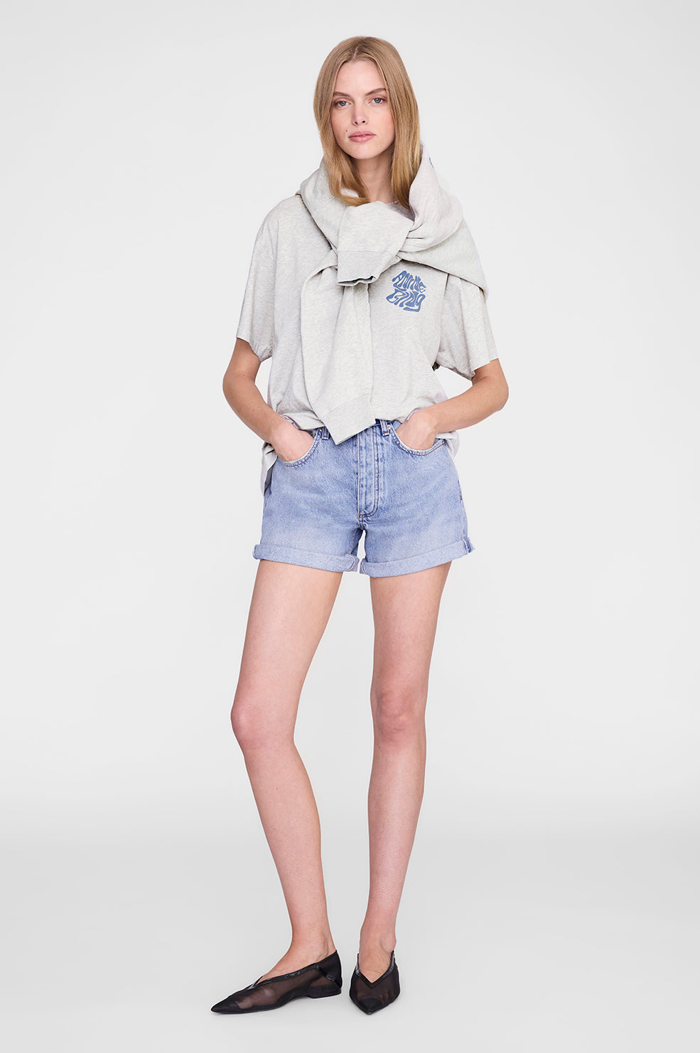 Anine Bing Cade Tee Wave i heather grey med grafisk Wave-print.