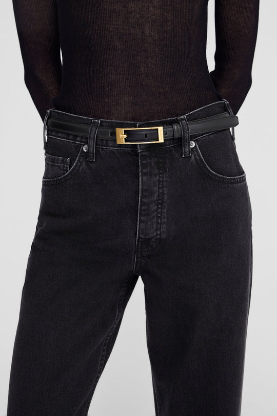 Anine Bing Elly Belt Smooth Leather i black med guldfarvet spænde.