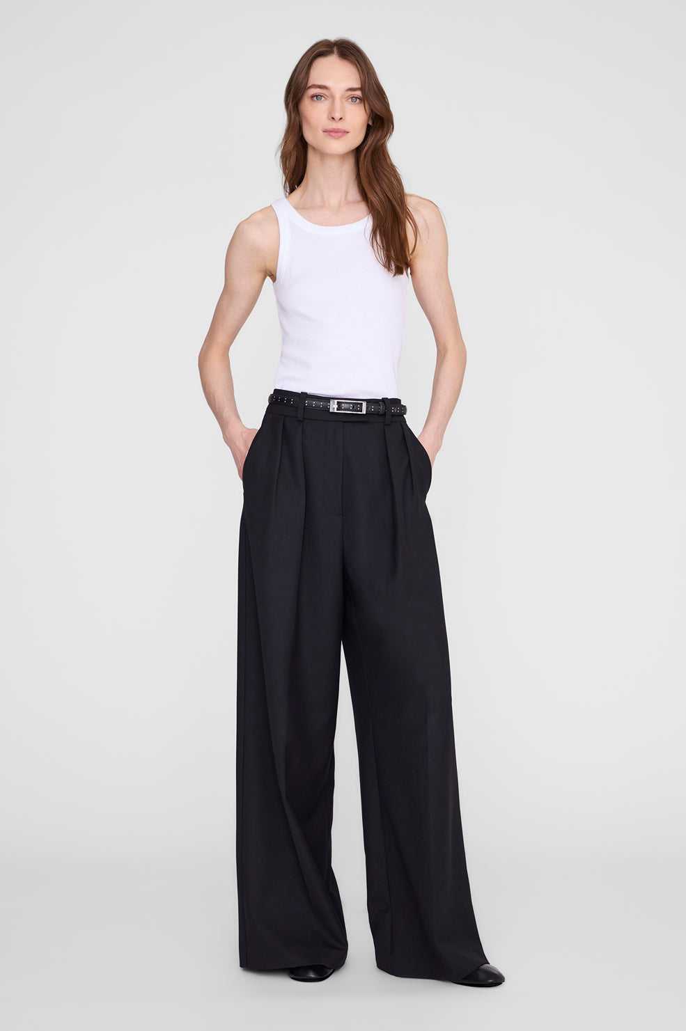 Anine Bing Elly Belt Studs Smooth Leather i black med dekorative nitter.