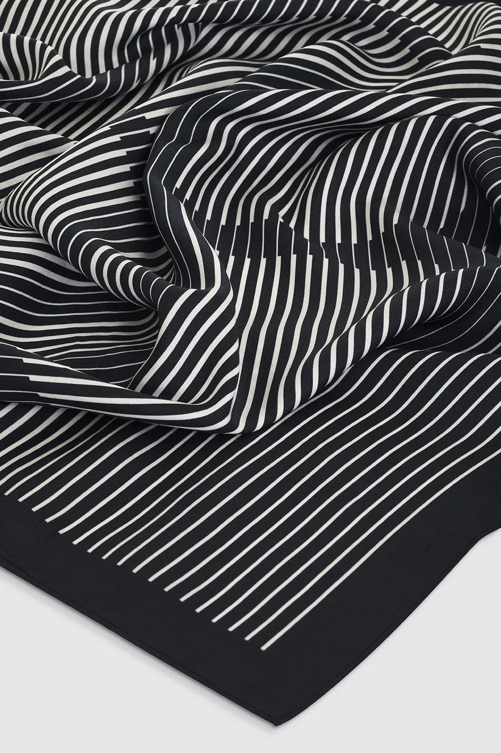 Tørklæde | Anine Bing Evelyn Scarf, black stripe monogram