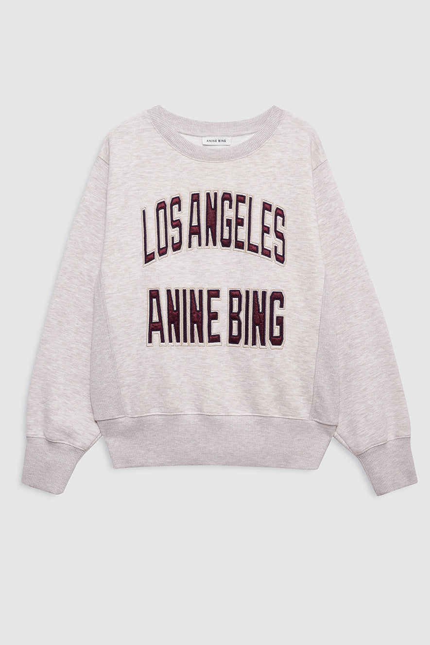 Anine Bing Harry Shrunken Sweatshirt LA i Oatmeal Melange – sweatshirt med boxy, cropped pasform, broderet logo-patch og meleret beige farve.

