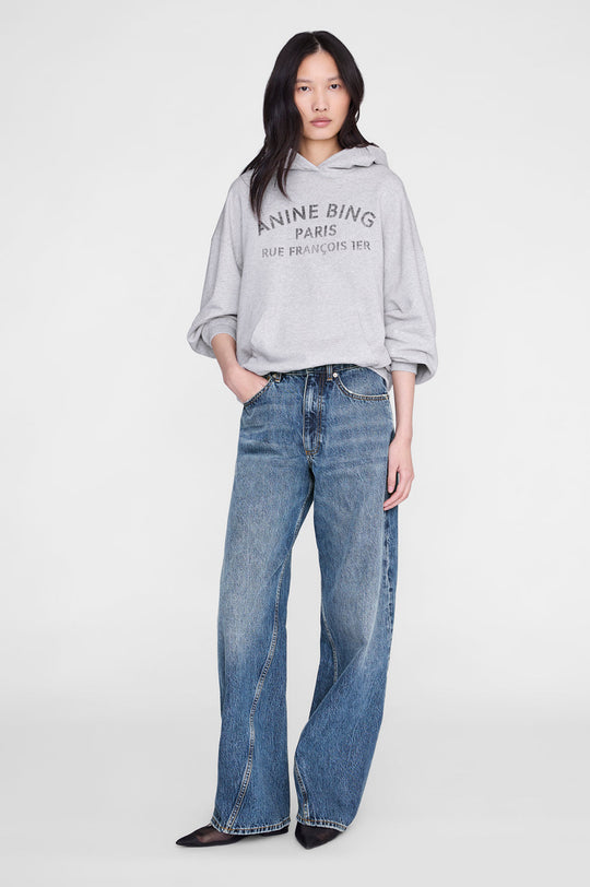 Anine Bing Harvey Sweatshirt Paris Stencil i heather grey med tonalt ANINE BING-logo.