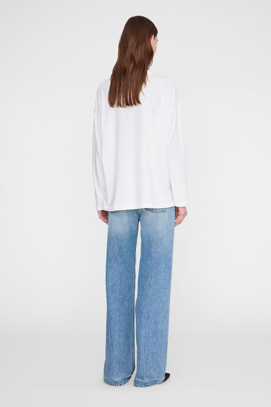Anine Bing Ivan Long Sleeve New York Stencil i ivory med grafisk print.