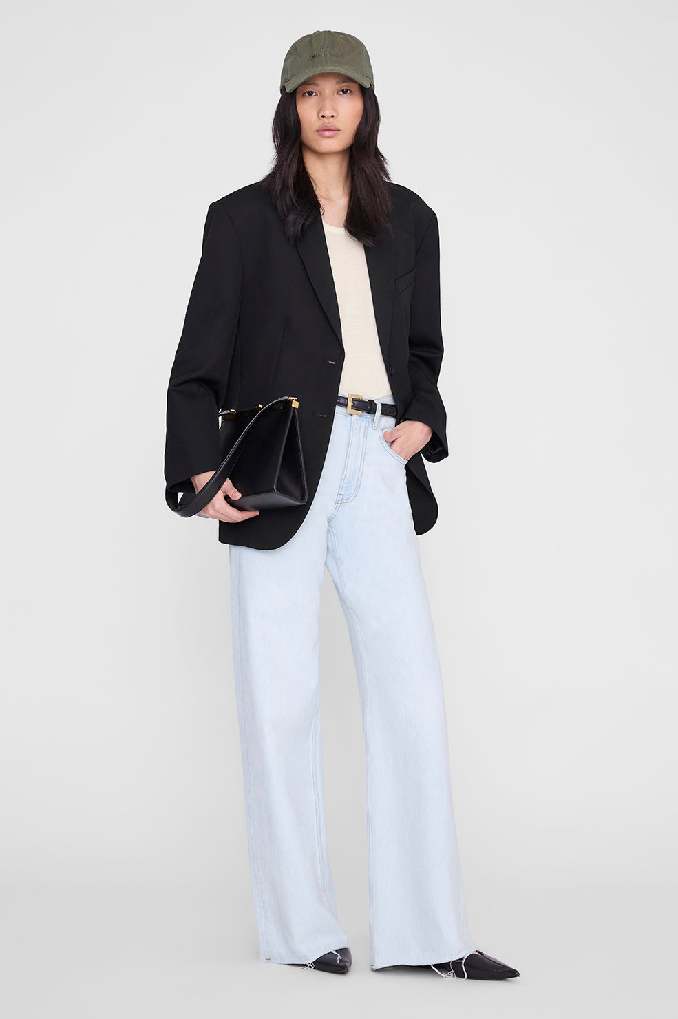 Anine Bing Jeremy baseball cap i sage med buet skygge og justerbar lukning.