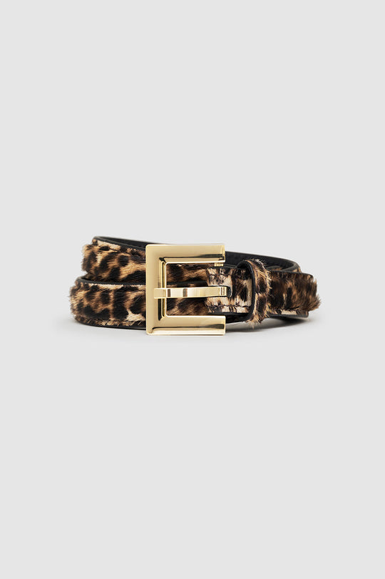 Anine Bing Nicola Belt – Leopard Calf Hair bælte med gyldent firkantet spænde og small polstret rem i ægte kalvehår.
