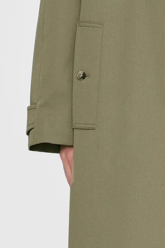 Anine Bing Randy Oversized Trench – stilfuld trenchcoat i bomuld med oversized pasform, store knapper og lommer. Perfekt til foråret.