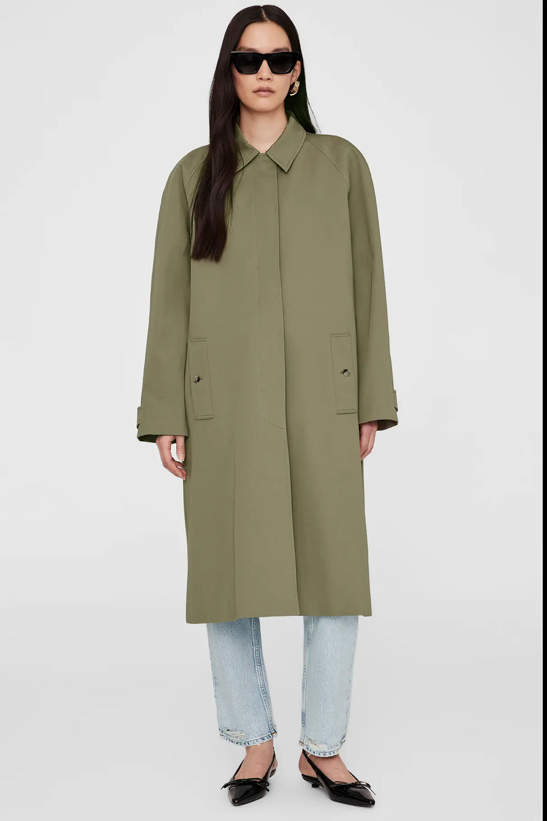 Anine Bing Randy Oversized Trench – stilfuld trenchcoat i bomuld med oversized pasform, store knapper og lommer. Perfekt til foråret.