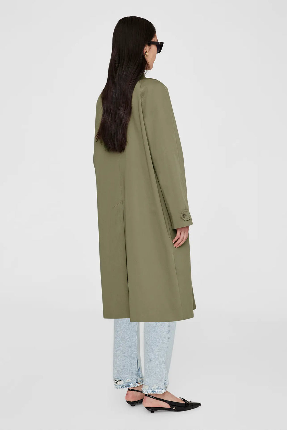 Anine Bing Randy Oversized Trench – stilfuld trenchcoat i bomuld med oversized pasform, store knapper og lommer. Perfekt til foråret.