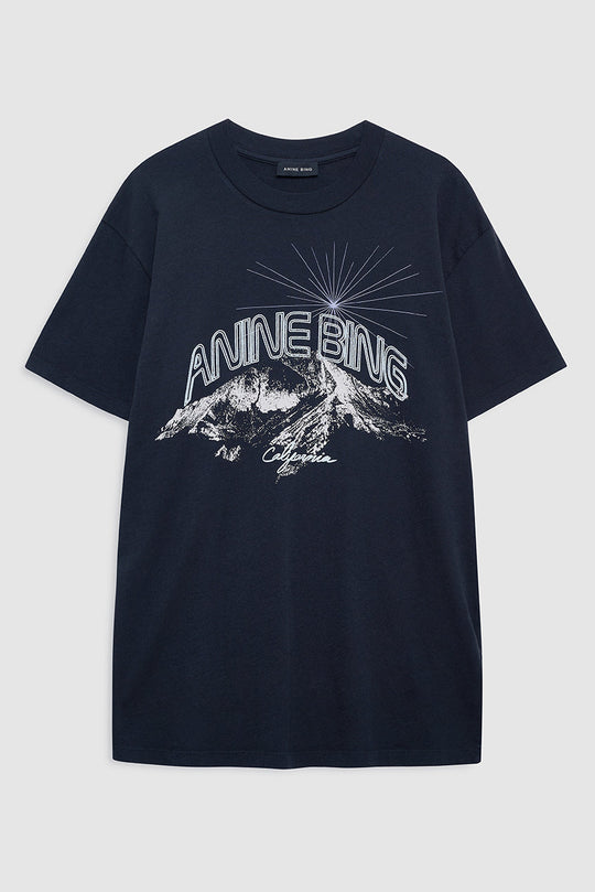 Anine Bing Walker Tee California i Vintage Black – T-shirt i 100% bomuld med rund hals og grafisk California-print.
