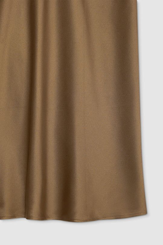 Anine Bing Bar Silk Skirt – luksuriøs midi-nederdel i 100% silke, højtaljet og skåret på skrå. 