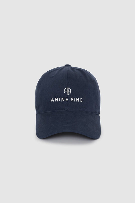 Anine Bing kasket i washed navy med broderet logo. 