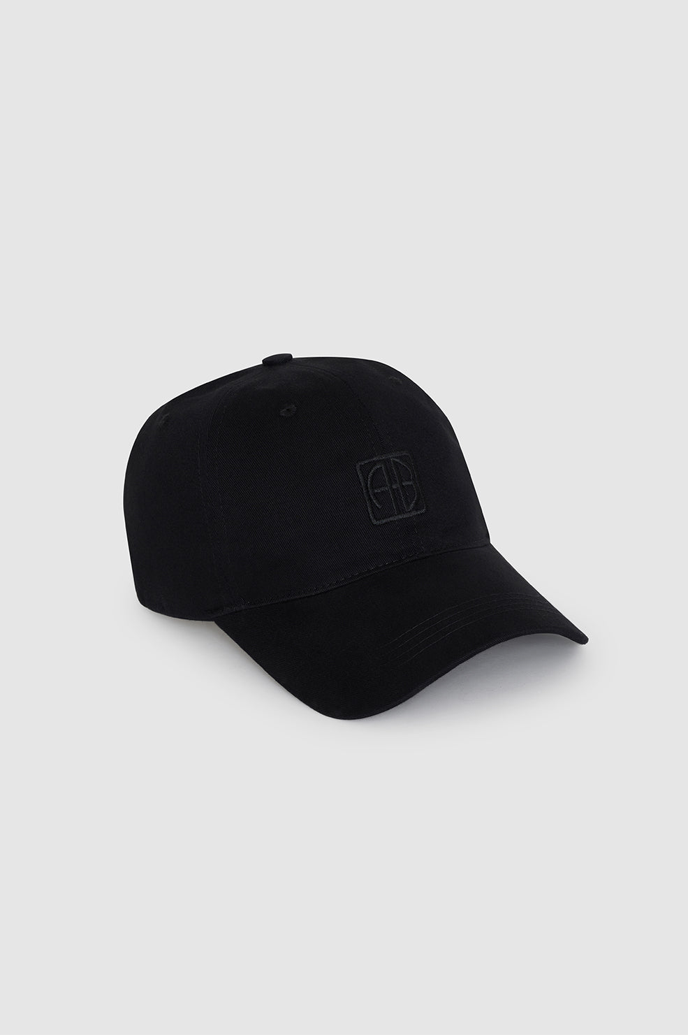 Anine Bing Jeremy Baseball Cap – klassisk sort baseball cap med diskret monogram og justerbar pasform.
