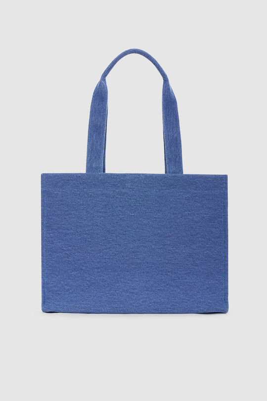 Anine Bing Lara Tote i cascade blue – rummelig canvas tote med sorte læderdetaljer, to håndtag og magnetlukning.