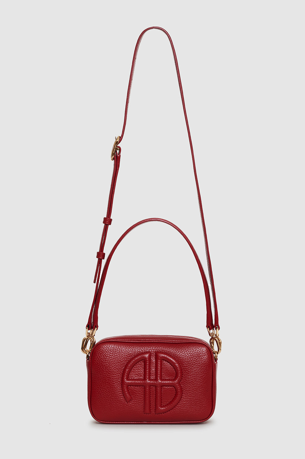 Anine Bing Lili Bag – elegant håndtaske i blødt læder med aftagelige stropper, lynlåslukning og monogramdetalje. 