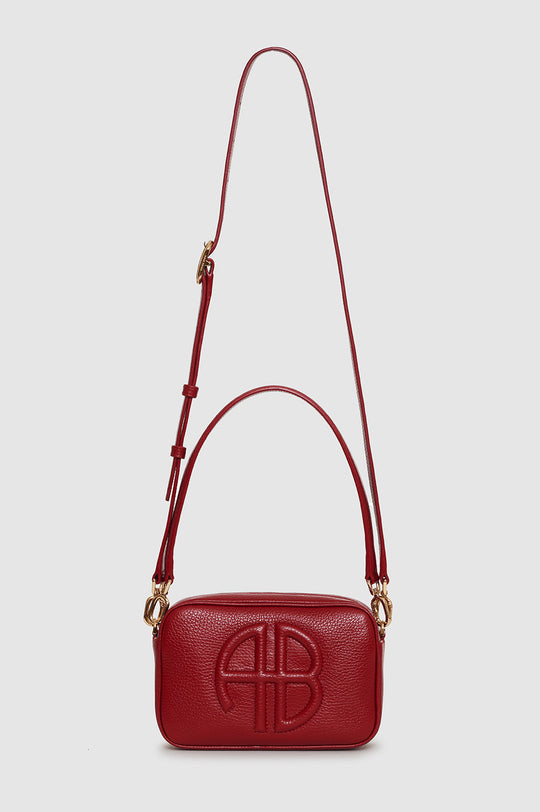 Anine Bing Lili Bag – elegant håndtaske i blødt læder med aftagelige stropper, lynlåslukning og monogramdetalje. 