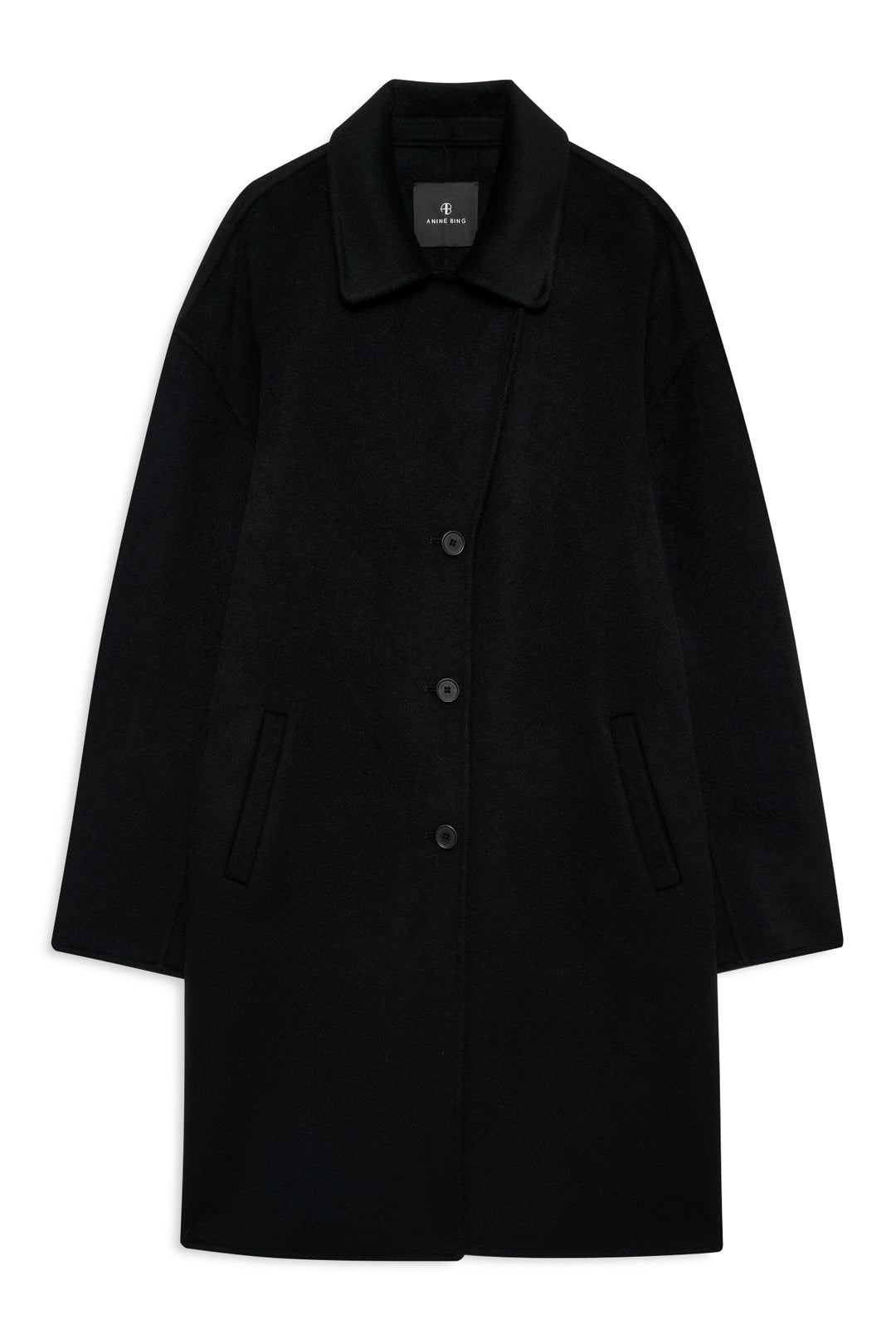 Anine Bing Portia Coat i sort er en oversized frakke i 90 % uld og 10 % cashmere. Let, varm og luksuriøs – et tidløst valg til garderoben.