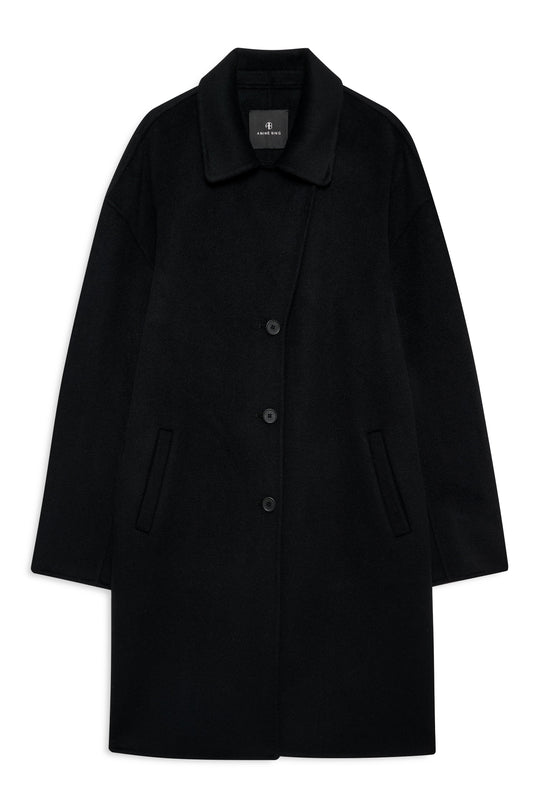 Anine Bing Portia Coat i sort er en oversized frakke i 90 % uld og 10 % cashmere. Let, varm og luksuriøs – et tidløst valg til garderoben.