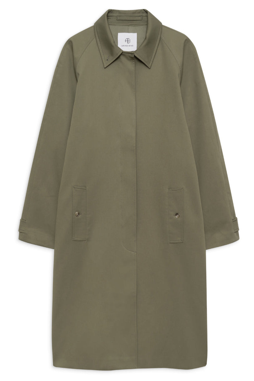 Anine Bing Randy Oversized Trench – stilfuld trenchcoat i bomuld med oversized pasform, store knapper og lommer. Perfekt til foråret.