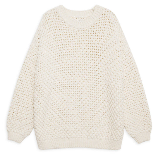 Anine Bing Sydney Crew Sweater – løstsiddende strik i ivory med grov hulmønstret perlestrik. Eksklusivt design i bomuldsblanding. 