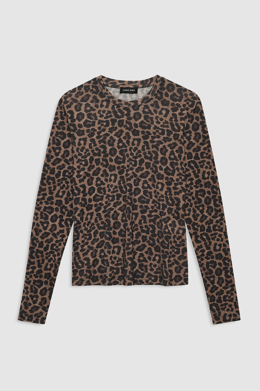 Anine Bing Sylvie Long Sleeve Tee i black and brown leopard – tætsiddende langærmet bluse i fin, let gennemsigtig jersey af uld og Tencel.

