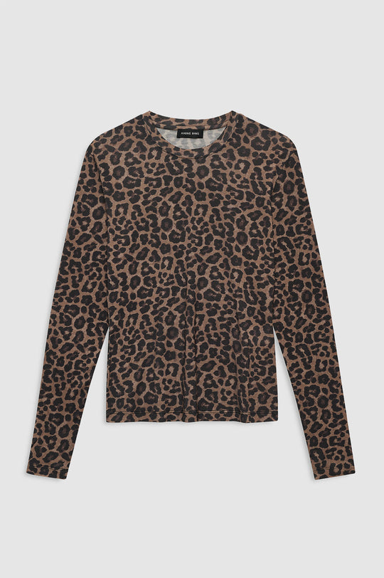 Anine Bing Sylvie Long Sleeve Tee i black and brown leopard – tætsiddende langærmet bluse i fin, let gennemsigtig jersey af uld og Tencel.
